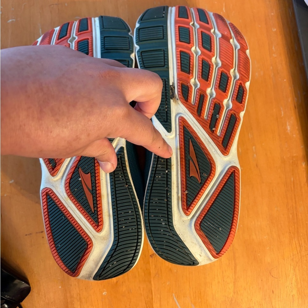 Altra Escalante Runners. Size 7.5 - Picture 5 of 6